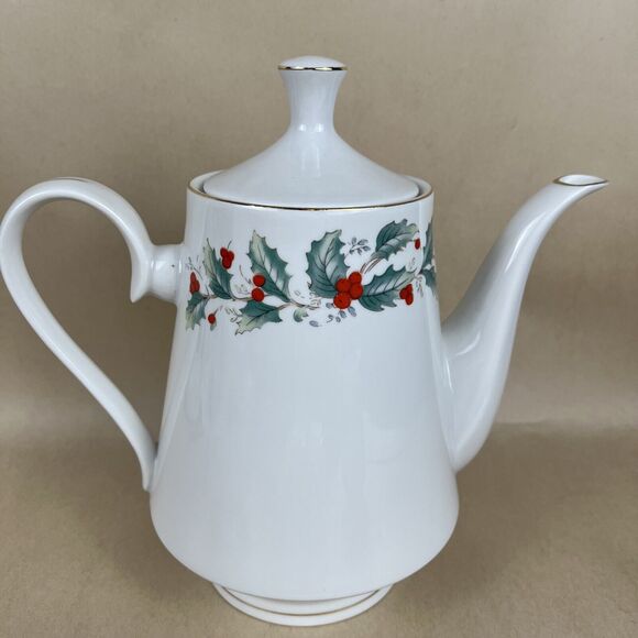 VTG China Pearl NOEL Holly Berry Xmas Coffee Pot,Sugar Bowl/Creamer, Salt/Pepper - Picture 3 of 15
